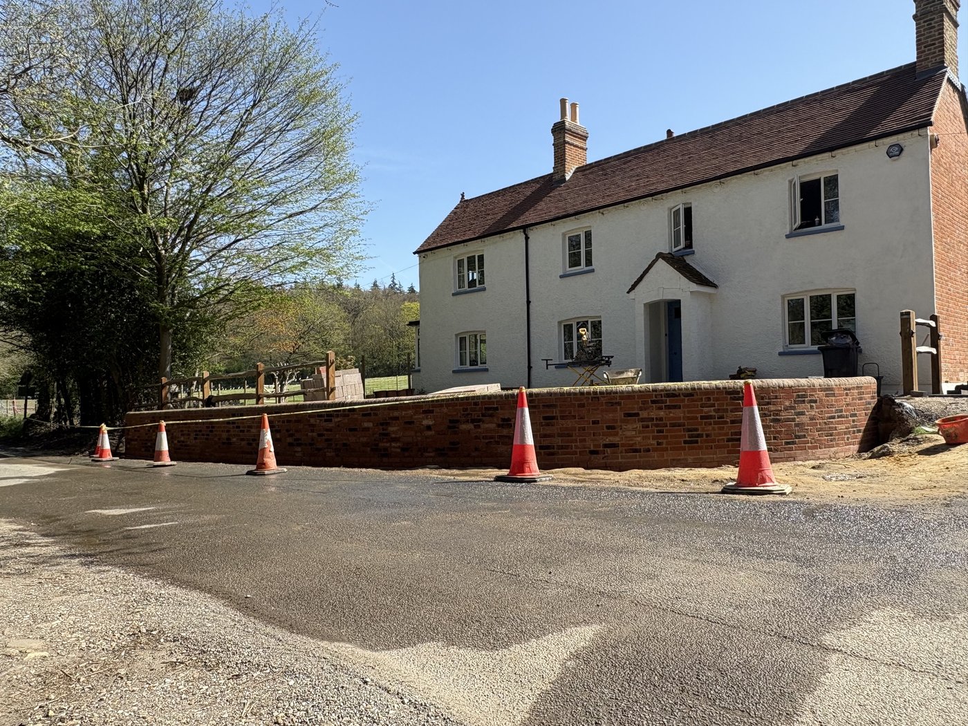 Curved boundary wall, Farnham